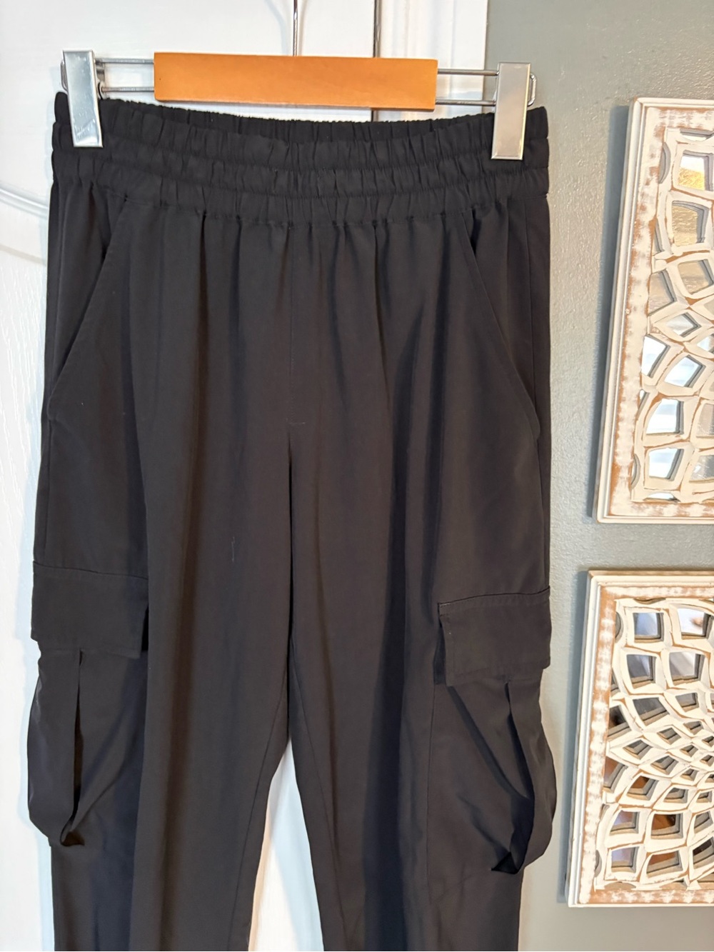 Aritzia | TNA Black Cargo Jogger Pants - Picture 2 of 7